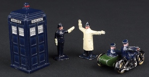 Dinky toys 42 police hut motor cycle policemen ll323 figures