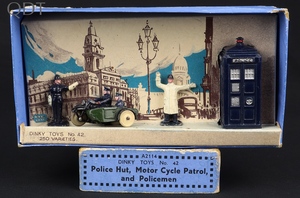 Dinky toys 42 police hut motor cycle policemen ll323 front