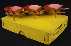 Dinky toys 105b 382 wheelbarrow ll461 back