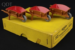 Dinky toys 105b 382 wheelbarrow ll461 front