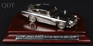 Danbury mint 007 james bond's aston martin ll552 front