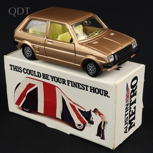Corgi toys 275 austin metro ll630 front