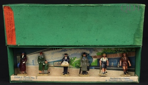 Dinky toys no 3 railway passengers ll870 front