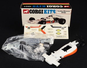 Corgi kits racing cars b628 contents 1