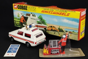 Corgi toys 461 police vigilant range rover ll973 back